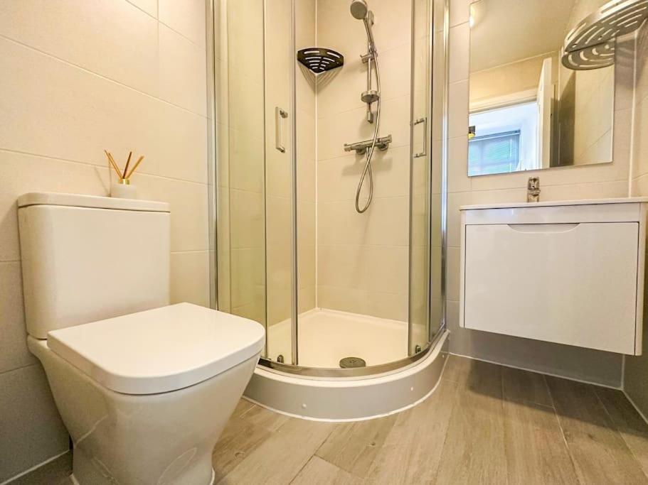 Newly Refurbished Luxury 3 Bedroom Apartment London Exterior photo