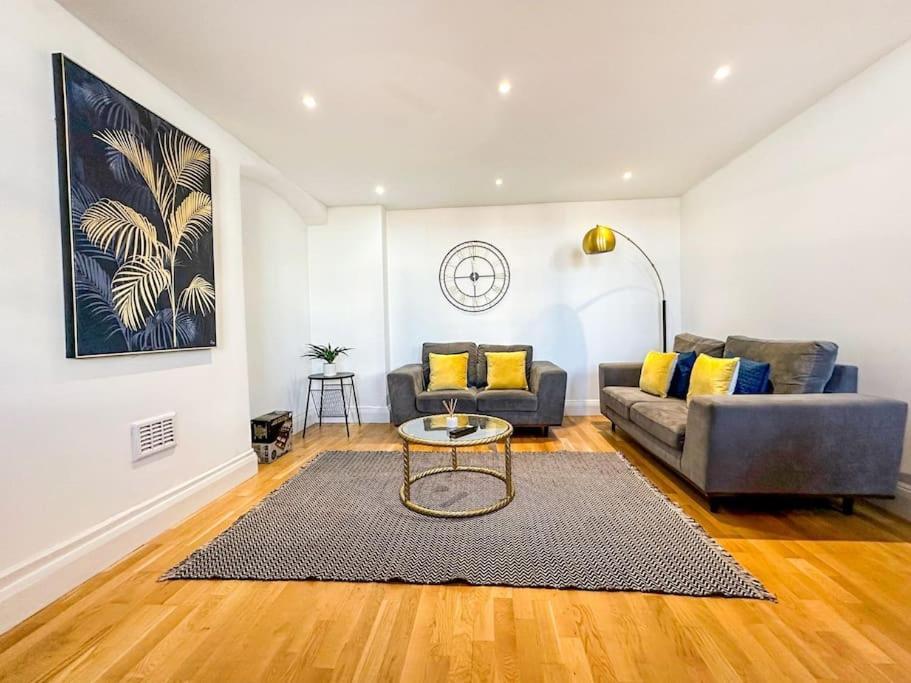 Newly Refurbished Luxury 3 Bedroom Apartment London Exterior photo